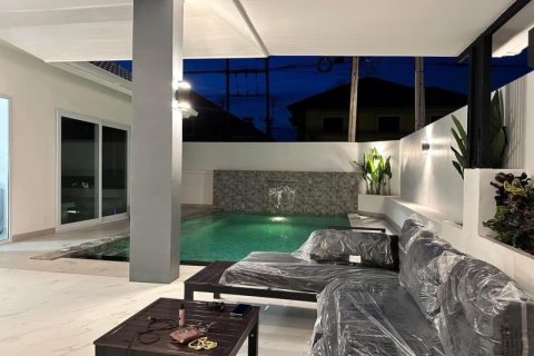 Casa de 4 dormitorios en Pattaya, Tailandia № 157772 - foto 17