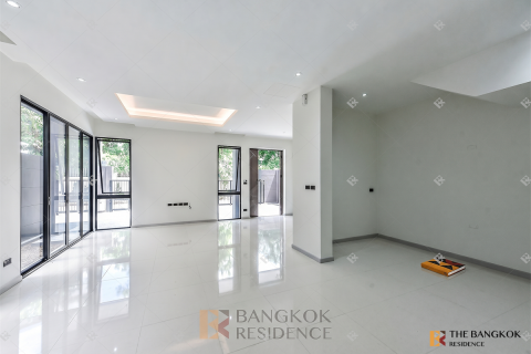 Haus in Bangkok, Thailand 4 Schlafzimmer № 189490