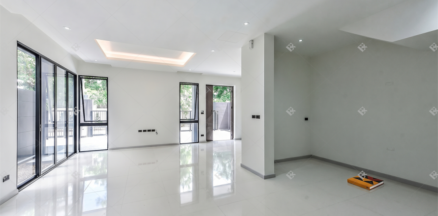 Casa de 4 dormitorios en Bangkok, Tailandia № 189490