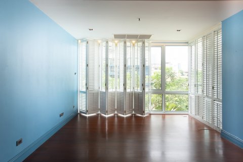 Condo in Bangkok, Thailand, 4 bedrooms  № 143808 - photo 13