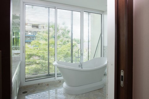 Condo in Bangkok, Thailand, 4 bedrooms  № 143808 - photo 11