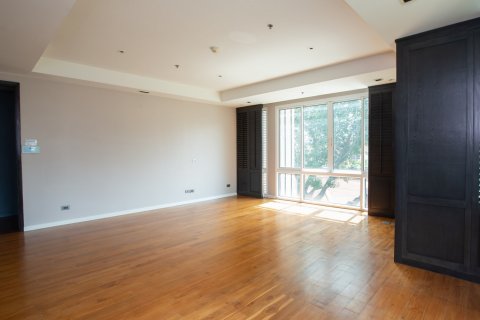 Condo in Bangkok, Thailand, 4 bedrooms  № 143808 - photo 2