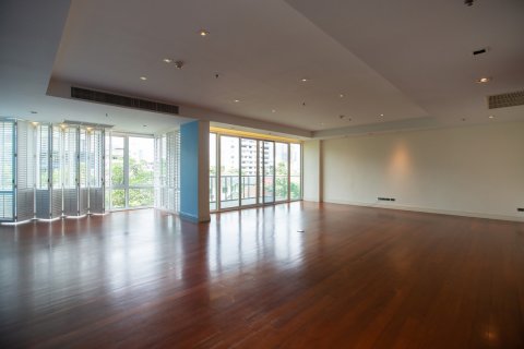 Condo in Bangkok, Thailand, 4 bedrooms  № 143808 - photo 14