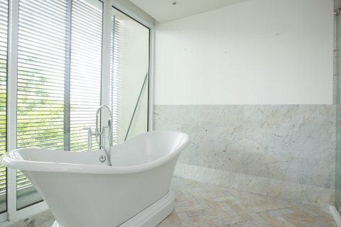 Condo in Bangkok, Thailand, 4 bedrooms  № 143808 - photo 3