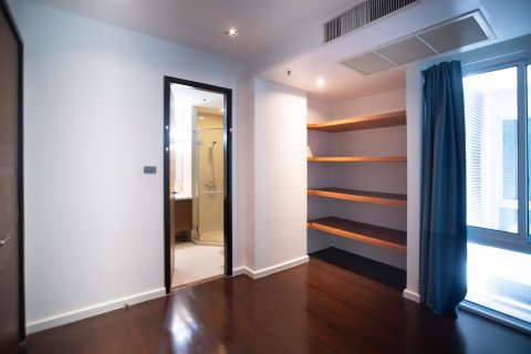 Condo in Bangkok, Thailand, 4 bedrooms  № 143808 - photo 8