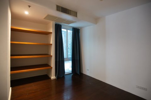 Condo in Bangkok, Thailand, 4 bedrooms  № 143808 - photo 12