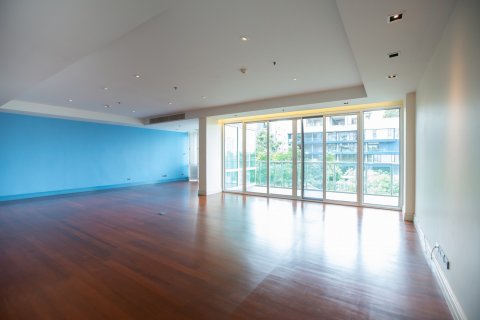 Condo in Bangkok, Thailand, 4 bedrooms  № 143808 - photo 15