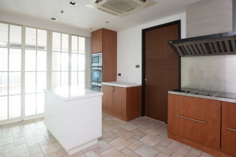 Condo in Bangkok, Thailand, 4 bedrooms  № 143808 - photo 20