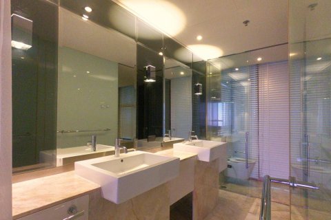Condominio de 2 dormitorios en Yan Nawa, Bangkok, Tailandia № 144068 - foto 16