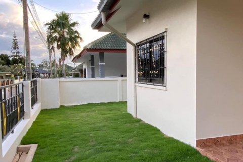 Casa de 3 dormitorios en Pattaya, Tailandia № 68574 - foto 3