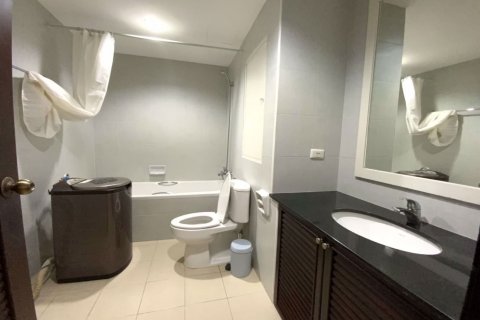 Condominio de 2 dormitorios en Watthana, Bangkok, Tailandia № 63475 - foto 9
