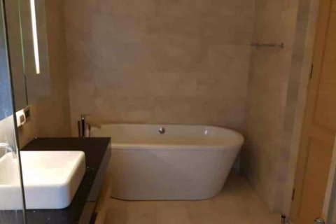 Condominio de 2 dormitorios en Bang Rak, Bangkok, Tailandia № 113644 - foto 11