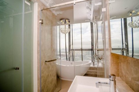 Condominio de 3 dormitorios en Bangkok, Tailandia № 65619 - foto 15