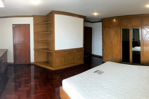 Condominio de 3 dormitorios en Bangkok, Tailandia № 65618 - foto 15