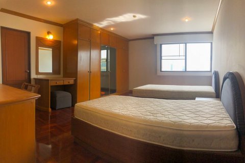 Condominio de 3 dormitorios en Bangkok, Tailandia № 65618 - foto 16