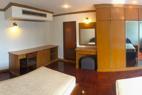 Condominio de 3 dormitorios en Bangkok, Tailandia № 65618 - foto 17