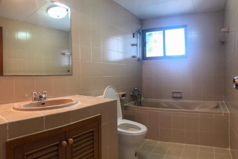 Condominio de 3 dormitorios en Bangkok, Tailandia № 65618 - foto 18