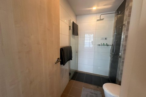 Apartamento de 2 habitaciones en Pattaya, Tailandia № 205840 - foto 8