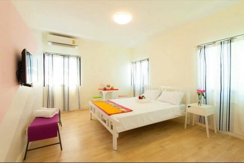 Townhouse in Bangkok, Thailand 18 bedrooms № 65519 - photo 11
