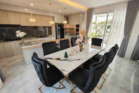Villa in Chiang Mai, Thailand 6 bedrooms № 155358 - photo 8