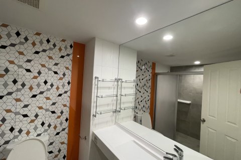 Condominio de 2 dormitorios en Yan Nawa, Bangkok, Tailandia № 138004 - foto 10