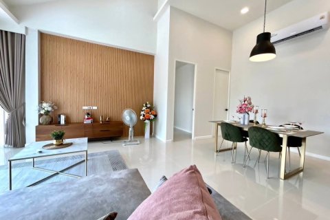 Chalet de 4 dormitorios en Pattaya, Tailandia № 150960 - foto 6