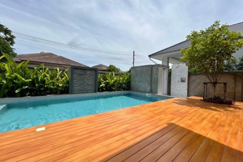 Chalet de 4 dormitorios en Pattaya, Tailandia № 150960 - foto 3