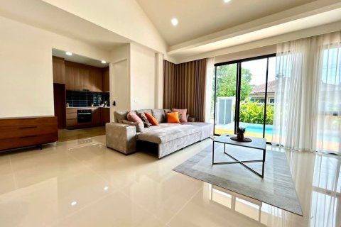 Chalet de 4 dormitorios en Pattaya, Tailandia № 150960 - foto 4