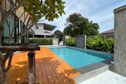 Chalet de 4 dormitorios en Pattaya, Tailandia № 150960 - foto 2