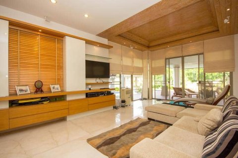Chalet de 3 dormitorios en Hua Hin, Tailandia № 168477 - foto 5