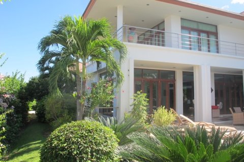 Chalet de 3 dormitorios en Hua Hin, Tailandia № 168480 - foto 27