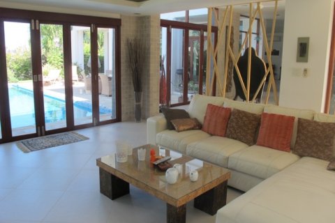 Chalet de 3 dormitorios en Hua Hin, Tailandia № 168480 - foto 12