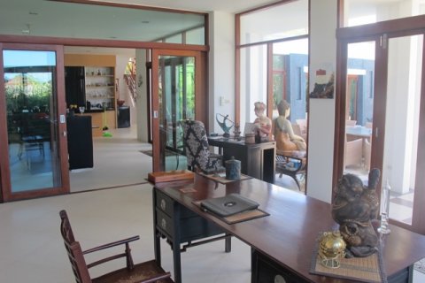 Chalet de 3 dormitorios en Hua Hin, Tailandia № 168480 - foto 15