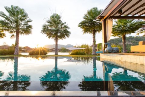 Chalet de 3 dormitorios en Hua Hin, Tailandia № 168479 - foto 26