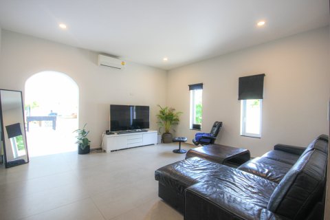 Chalet de 5 dormitorios en Hua Hin, Tailandia № 168478 - foto 29