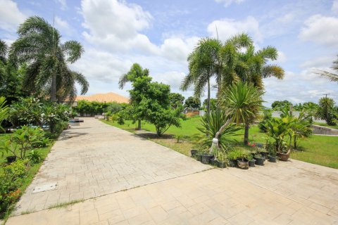Chalet de 5 dormitorios en Hua Hin, Tailandia № 168478 - foto 8