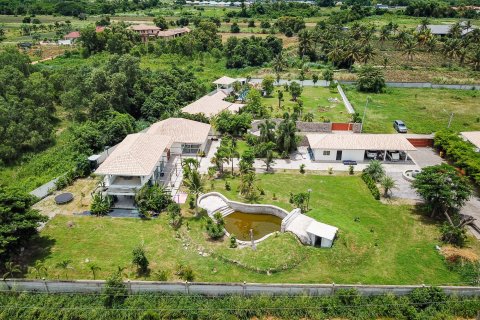 Chalet de 5 dormitorios en Hua Hin, Tailandia № 168478 - foto 6