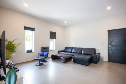 Chalet de 5 dormitorios en Hua Hin, Tailandia № 168478 - foto 27
