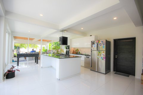 Chalet de 5 dormitorios en Hua Hin, Tailandia № 168478 - foto 22