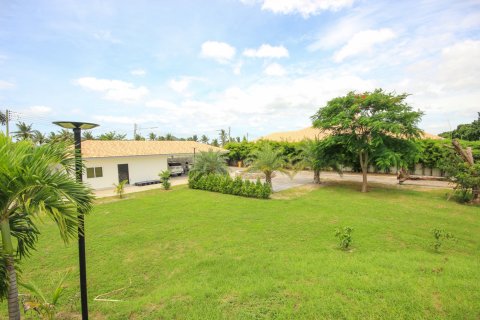 Chalet de 5 dormitorios en Hua Hin, Tailandia № 168478 - foto 11