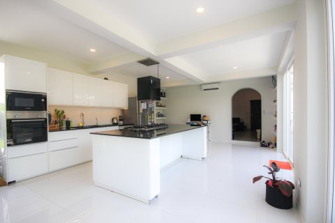 Chalet de 5 dormitorios en Hua Hin, Tailandia № 168478 - foto 23