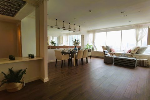 Ático de 4 dormitorios en Bangkok, Tailandia № 180925 - foto 3