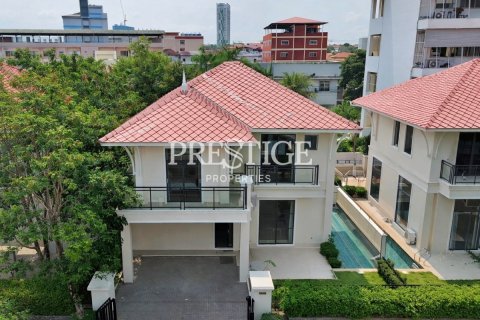 Casa de 4 dormitorios en Pattaya, Tailandia № 197605