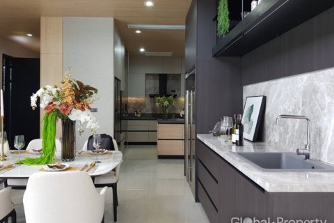 Casa de 4 dormitorios en Pattaya, Tailandia № 113602 - foto 18