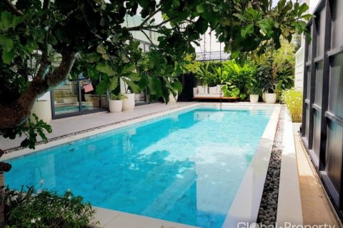 Casa de 4 dormitorios en Pattaya, Tailandia № 113602 - foto 3