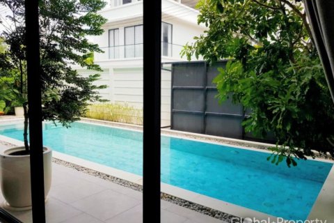 Casa de 4 dormitorios en Pattaya, Tailandia № 113602 - foto 16