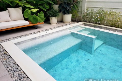 Casa de 4 dormitorios en Pattaya, Tailandia № 113602 - foto 6
