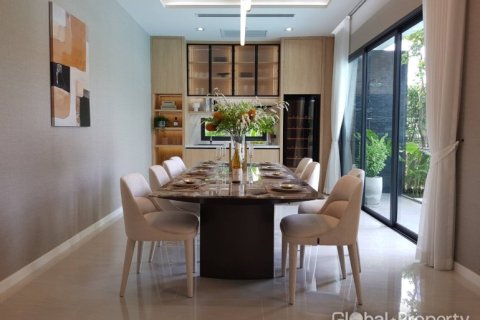 House in Pattaya, Thailand 4 bedrooms № 113603 - photo 14