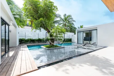 Chalet de 3 dormitorios en Bang Tao, Tailandia № 190681 - foto 11