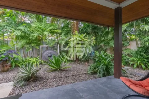 Chalet de 4 dormitorios en Layan Beach, Tailandia № 190676 - foto 10